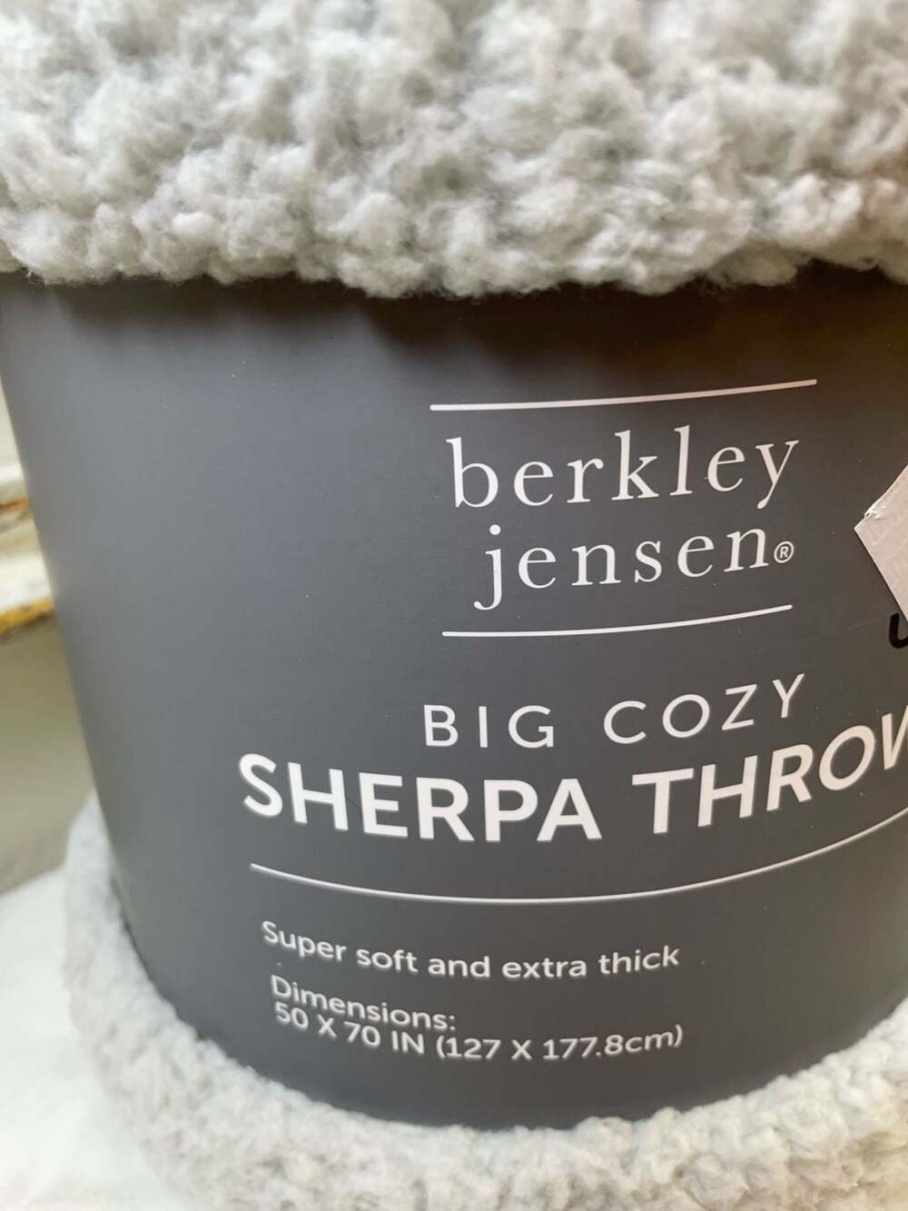 NEW Berkley Jensen Big Cozy Sherpa Throw Blanket 50x70 Gray